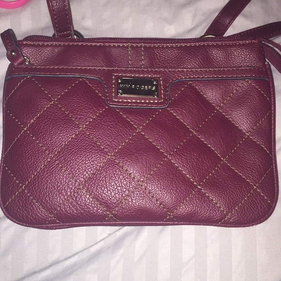 GREAT PURSE FOR HOLIDAYS!! - Picture 1 of 3